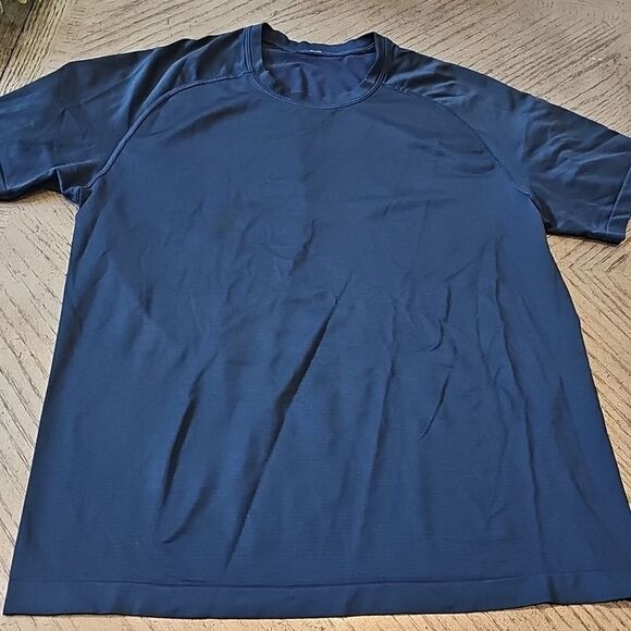 Navy Lululwmon shirt size L - Picture 1 of 9